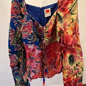 Colorful fun blouse with Tessel details